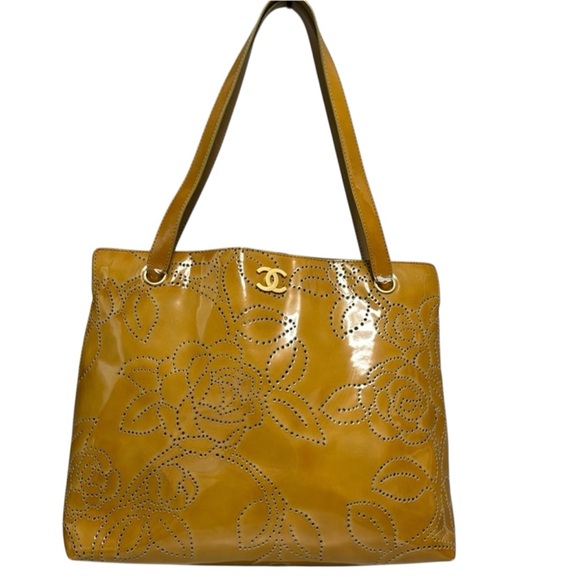 CHANEL Perforated Camellia Patent Leather Tote - Picture 3 of 16